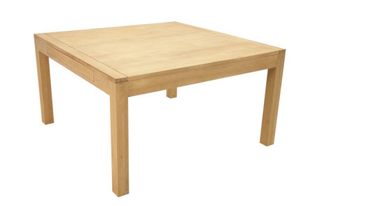Grande table carrée en bois massif avec allonges intégrées