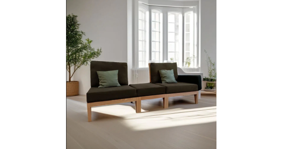 Ensemble de modules d'assises pour composer votre canapé librement. En bois naturel, assises en lin café bio pour un salon éléga