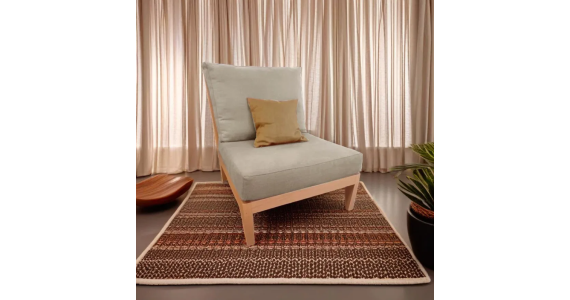 Fauteuil en bois de hêtre massif. Appui-tête et accoudoir en option. Garnissage et revêtement certifié bio GOLS et GOTS. MAde in