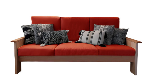 Canapé en bois au cadre naturel avec revêtement en chanvre rouge, déhoussable, lavable. Fabriqué et cousu en France