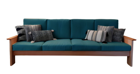 Canapé en bois naturel avec coussins en tissu bleu pétrole turquoise, style moderne et Made in France bio.