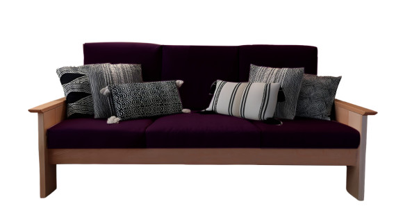 Canapé en bois massif avec assise et dossier en chanvre aubergine, déhoussables, lavables, lignes simples, très écologiques et M